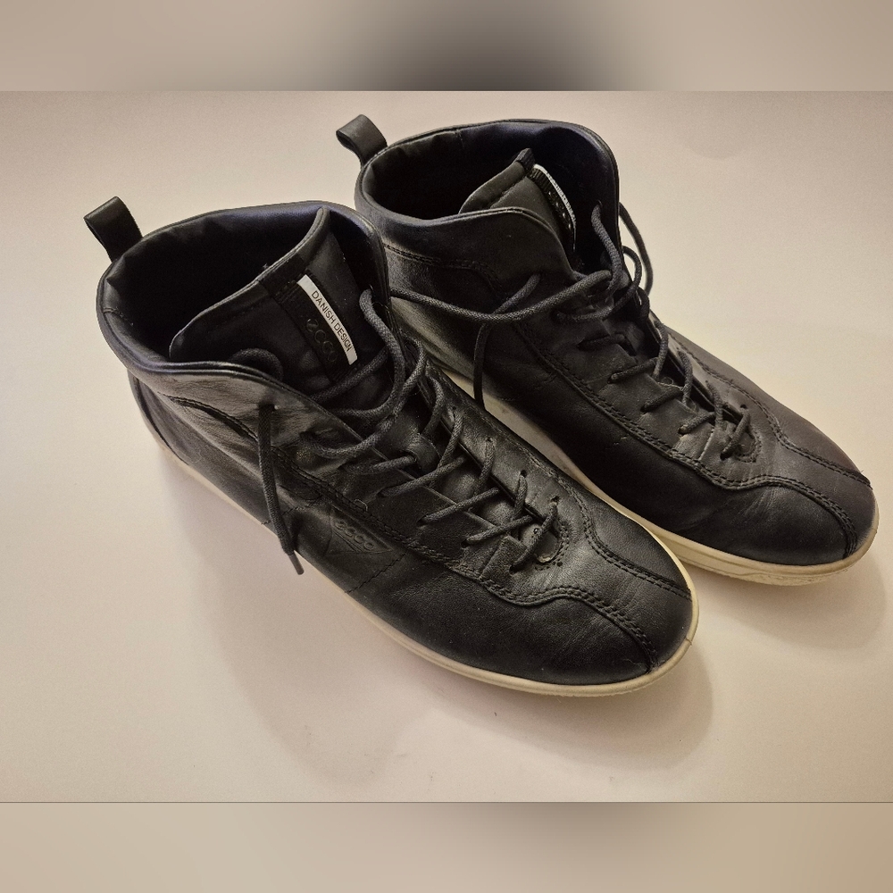 Ecco Soft 7 Black Leather High-Top Women's Sneakers
